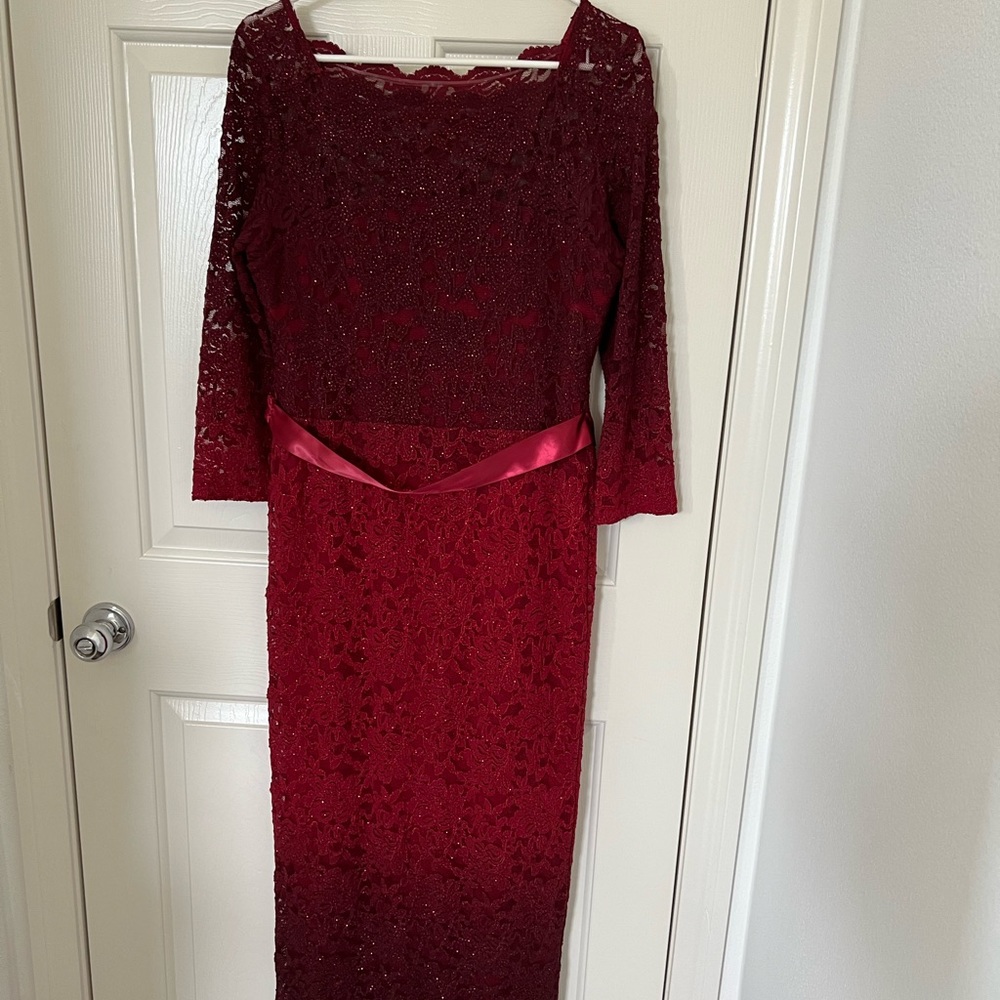 Elegant Lace Evening Gown Size 10